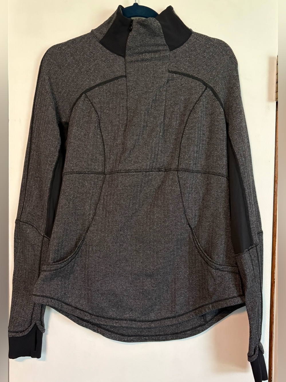 Lululemon Base Runner half zip
heathered gray size 10